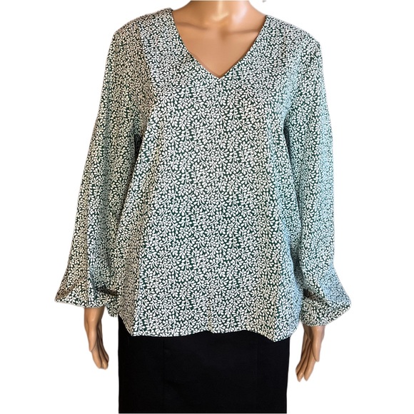 Tops - Green and White Floral Puff Sleeve Blouse Large
